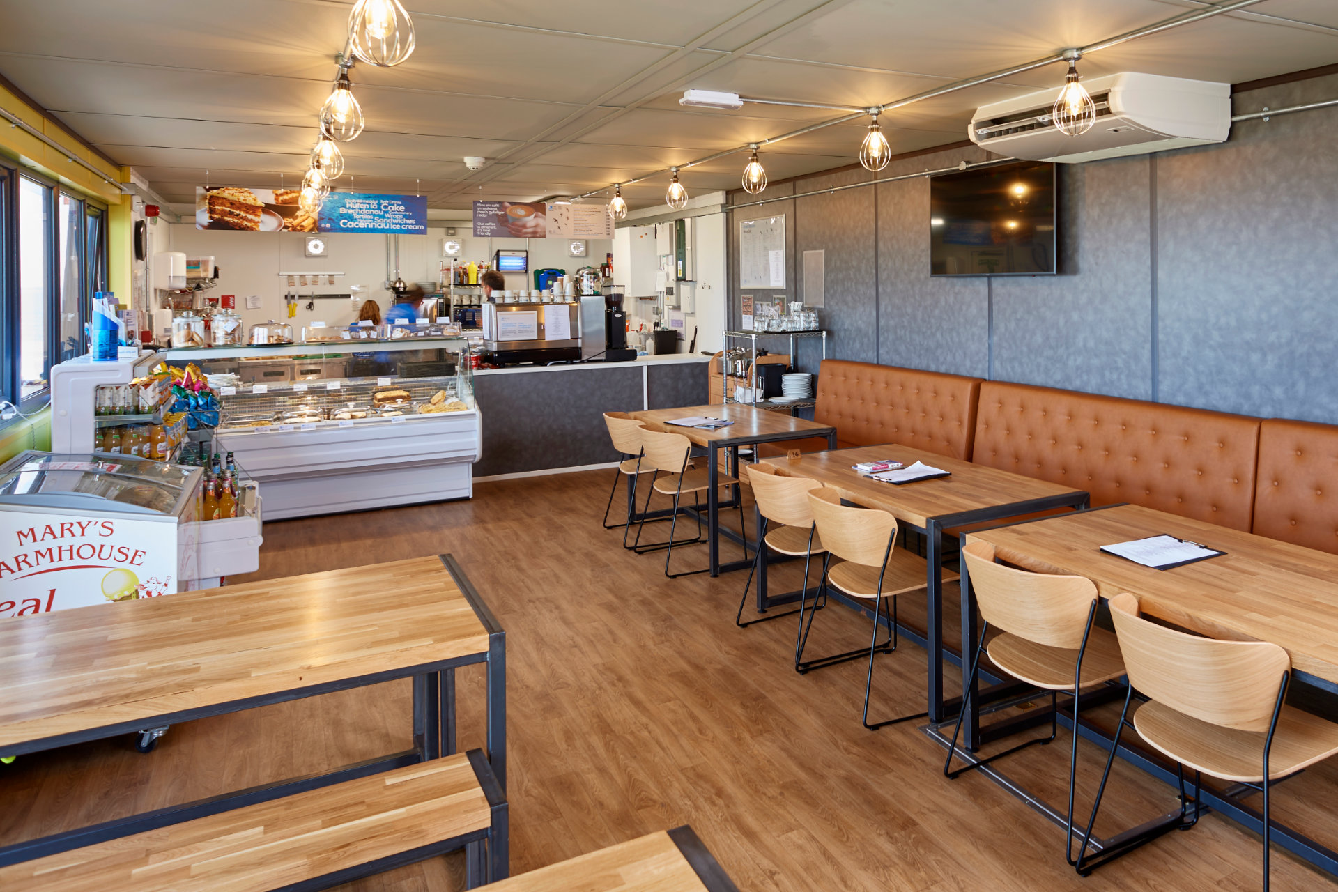 6 4 cafe retail